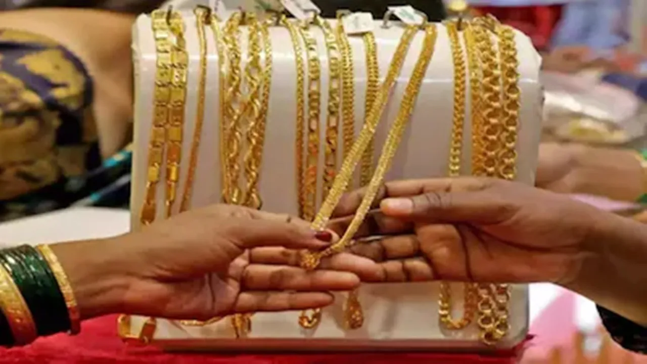 gold price India, silver price India, 24 carat gold rate, 22 carat gold rate, silver rate per kg, Delhi gold price, Mumbai gold price, Kolkata gold price, Chennai gold price, Ahmedabad gold price, Hyderabad gold price, Jaipur gold price, Bhopal gold price, Lucknow gold price, Chandigarh gold price, November 13 2025 gold rate, silver price hike, bullion rates India