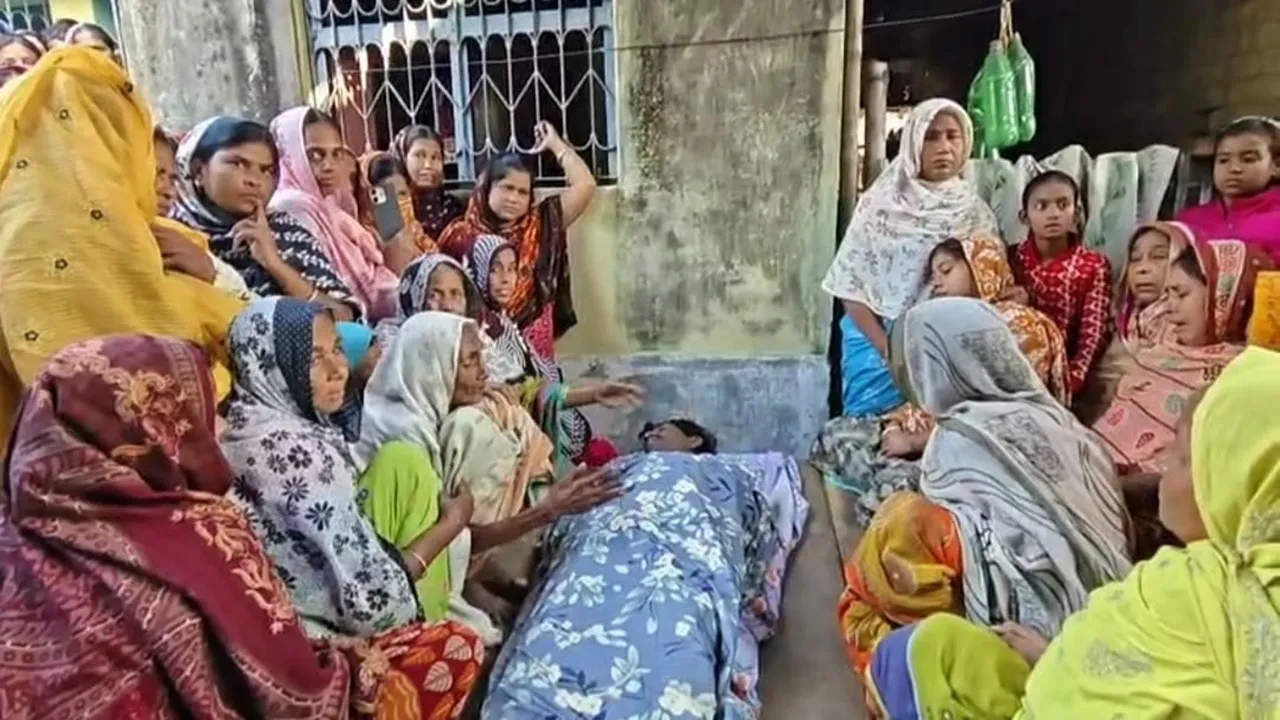 SIR fear  ,Naoda worker death,  Migrant worker heart attack,  West Bengal SIR tension,  SIR form fill-up issue,  Bengal migrant labour death,SIR আতঙ্ক  ,নওদা মৃত্যু , পরিযায়ী শ্রমিক মৃত্যু  ,SIR ফর্ম ফিলআপ,  পশ্চিমবঙ্গ SIR ইস্যু  ,নওদায় হৃদরোগে মৃত্যু,  SIR টেনশন মৃত্যু