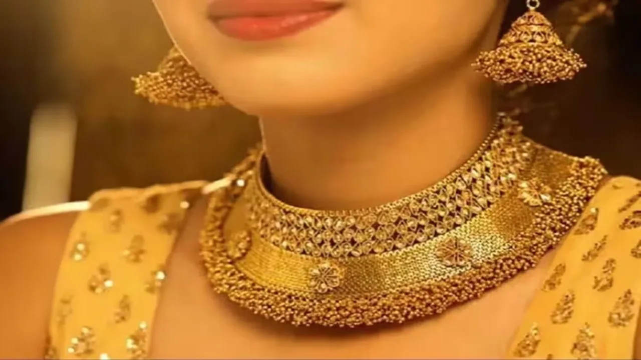 সোনা দাম আজ, Gold Rate Today, Kolkata gold price, Delhi 24K gold rate, 22 carat gold price India, gold price drop, silver price today, jewellery market rate, gold investment India, সোনা রূপা দাম কমল