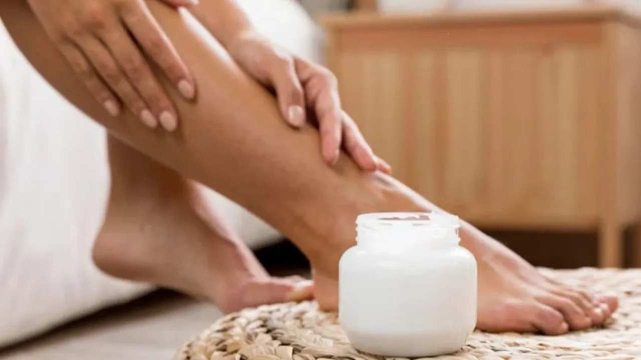 Body Lotion: বডি লোশন।