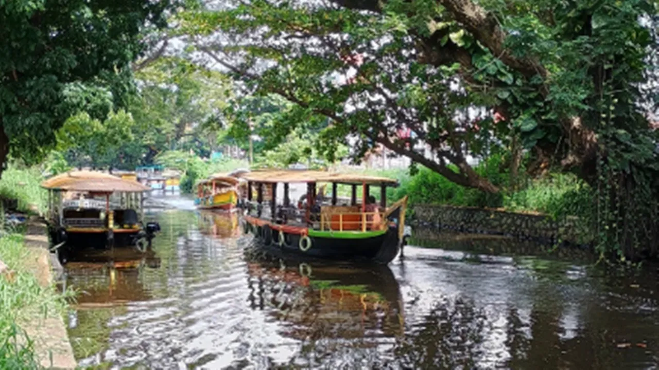 Kerala Alappuzha: কেরলের আলাপ্পুঝা।