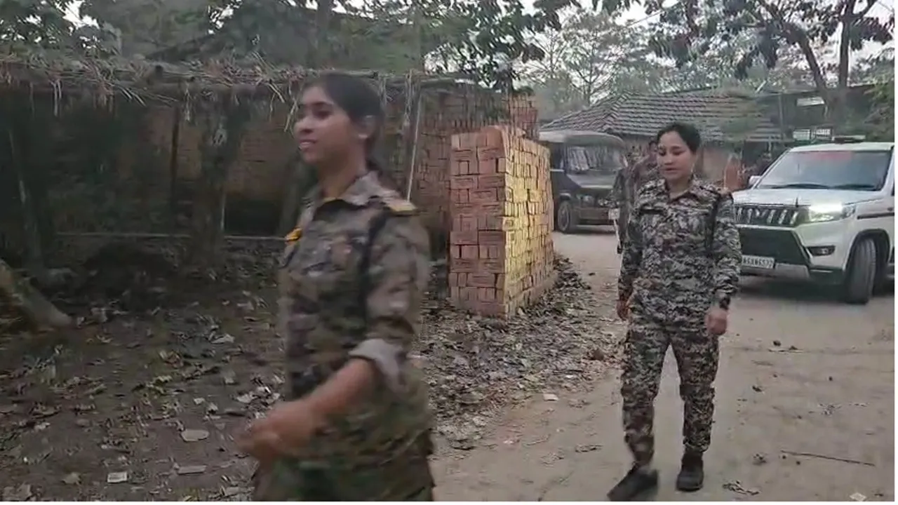 Kaliachak firing, Mozampur violence, Malda crime, Bengal crime news, random firing, ration dealer attack, youth injured, Kaliachak tension, police role questioned, Bengal law and order