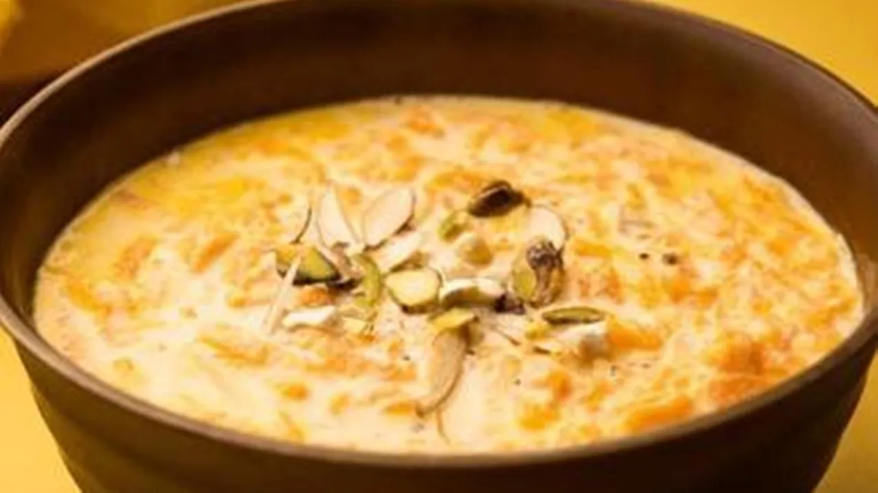 Microwave Bengali Desserts: মাইক্রোওয়েভে তৈরি বাঙালির প্রিয় মিষ্টি।