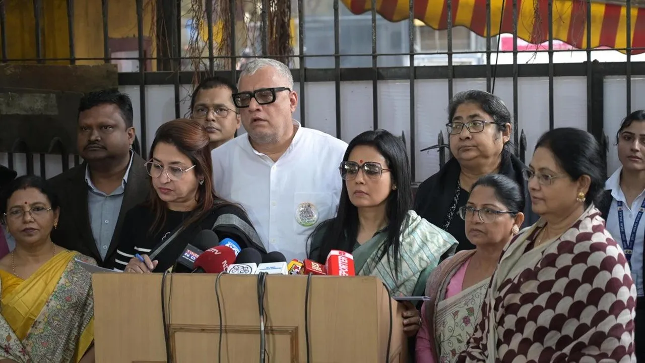 TMC on SIR deaths, West Bengal SIR controversy, Election Commission meeting, CEC Gyanesh Kumar, Derek O’Brien statement, Mahua Moitra allegations, SIR deaths claim, Bengal voter list revision, Trinamool protest, SIR process criticism