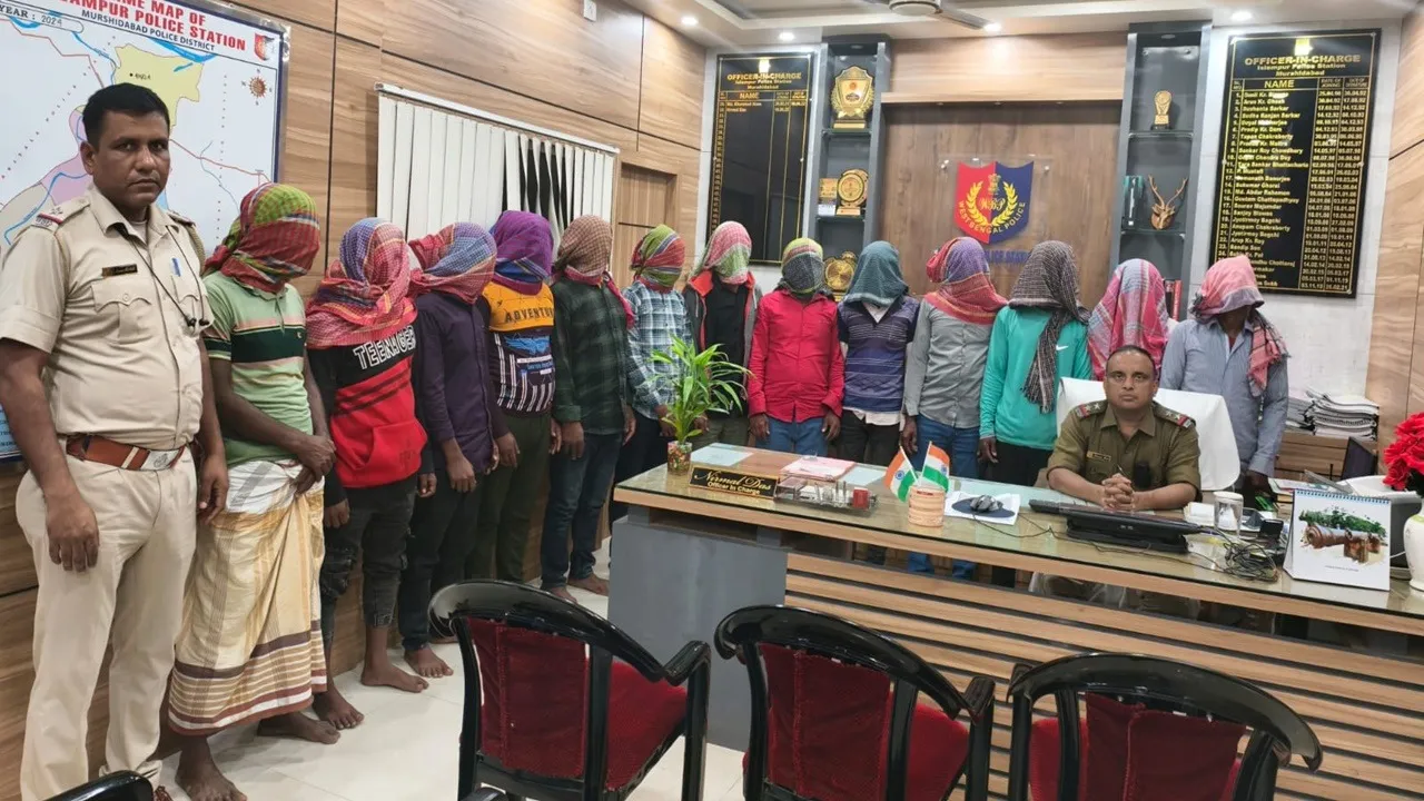 Murshidabad news,  arrest  ,Islampur police operation,  illegal Bangladeshi immigrants  ,Char Gopalpur raid  ,12 Bangladeshis arrested  ,Indian arrested for sheltering , border infiltration West Bengal,  Murshidabad news,  police custody remand  ,illegal entry India,মুর্শিদাবাদ গ্রেফতার,  ইসলামপুর পুলিশ অভিযান,  অবৈধ বাংলাদেশি অনুপ্রবেশ,  চর গোপালপুর অভিযান,  ১২ বাংলাদেশি আটক,  আশ্রয়দাতা গ্রেফতার  ,সীমান্ত অনুপ্রবেশ পশ্চিমবঙ্গ,  মুর্শিদাবাদ খবর,  পুলিশ হেফাজত আবেদন  ,অবৈধভাবে ভারত প্রবেশ