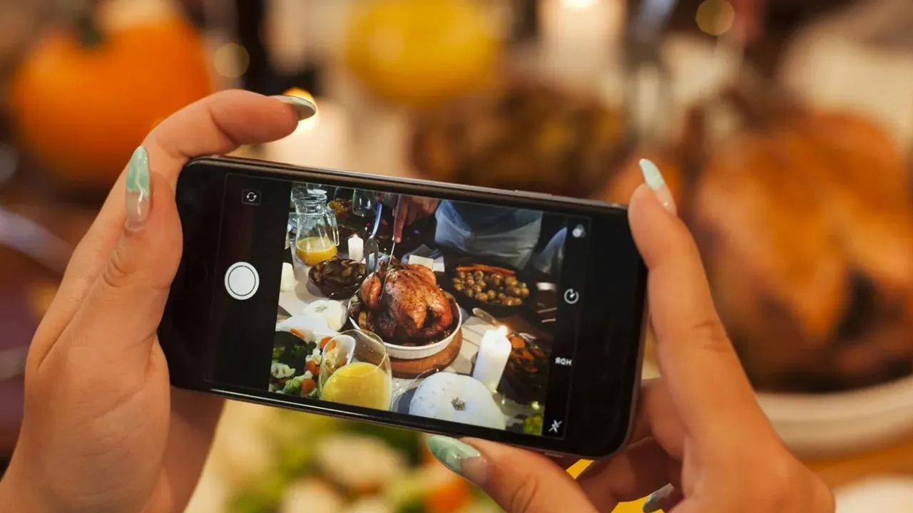 Gen Z: বর্তমান প্রজন্ম ডিজিটাল দুনিয়ায় বড় হয়েছে।