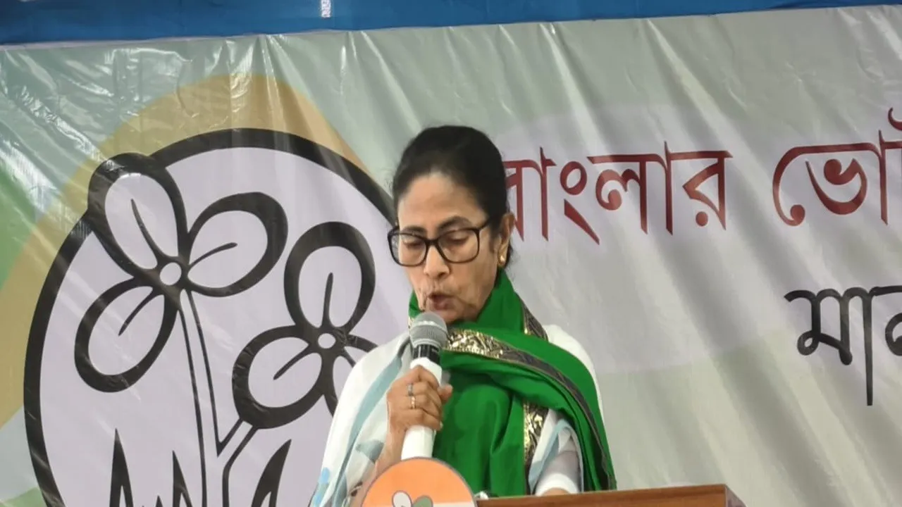 মমতা বন্দ্যোপাধ্যায়, এসআইআর, মালদা গাজোল, জনসভা, বিজেপি, কেন্দ্রীয় সরকার, ভোটার কার্ড, পরিযায়ী শ্রমিক, বন্যা ভাঙ্গন, মোবাইল স্বাস্থ্যকেন্দ্র, লক্ষী ভান্ডার, কন্যাশ্রী, Mamata Banerjee, SIR, Malda Gazole, public meeting, BJP, central government, voter card, migrant workers, flood erosion, mobile health center, Lakshmi Bhandar, Kanyashree