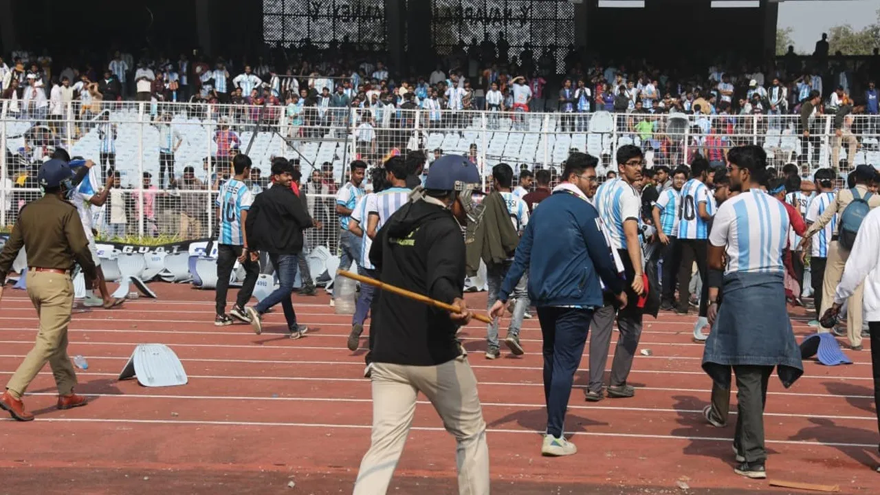 Lionel Messi Kolkata visit,  Salt Lake Stadium chaos,  Youth Bharati Stadium vandalism , Messi India tour controversy  ,Security failure at Salt Lake Stadium,  Messi event mismanagement,  VIP interference Messi Kolkata  ,West Bengal sports event chaos  ,Messi GOAT Tour India,  Kolkata stadium violence,লিওনেল মেসি কলকাতা সফর,  যুবভারতী ক্রীড়াঙ্গনে বিশৃঙ্খলা,  সল্টলেক স্টেডিয়াম ভাঙচুর,  মেসি অনুষ্ঠান কাণ্ড  ,মেসি দর্শনে ম্যাসাকার , যুবভারতী নিরাপত্তা ব্যর্থতা  ,মেসি কলকাতা বিতর্ক  ,ভিআইপি হস্তক্ষেপ মেসি অনুষ্ঠান  ,বাংলার সম্মানহানি মেসি কাণ্ড  ,সল্টলেকে মেসি দর্শনে তাণ্ডব