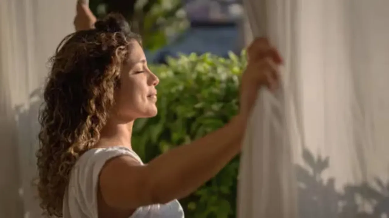 Sunlight Exposure: শরীরের জন্য রোদের উপযোগিতা বিরাট।