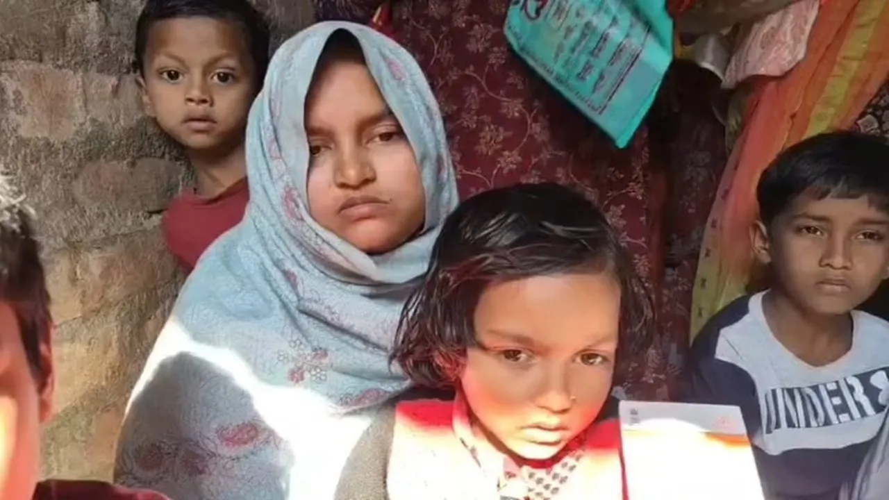 Migrant worker death  ,Road accident Bengaluru  ,Murshidabad migrant worker  ,West Bengal labourer dies,  Migrant labour accident India  ,Bengaluru lorry accident  ,Construction worker death,  Private company worker accident  ,Migrant worker safety issue  ,Indian migrant labour news,পরিযায়ী শ্রমিকের মৃত্যু  ,ভিন রাজ্যে দুর্ঘটনা  ,বেঙ্গালুরুতে পথ দুর্ঘটনা  ,মুর্শিদাবাদের শ্রমিক,  লরির ধাক্কায় মৃত্যু  ,রাজমিস্ত্রি কাজ করতে গিয়ে মৃত্যু  ,পরিযায়ী শ্রমিক নিরাপত্তা,  পরিবারের একমাত্র উপার্জনকারী  ,শ্রমিক মৃত্যুর খবর , শোক পরিবারে