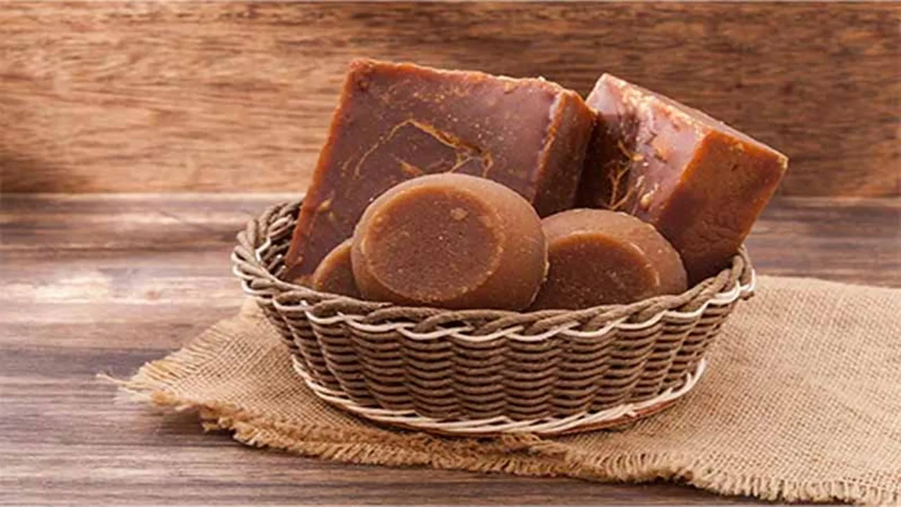 Fake vs Real Khejur Gur: ভেজাল গুড় কিনছেন কি না, চিনে নিন।