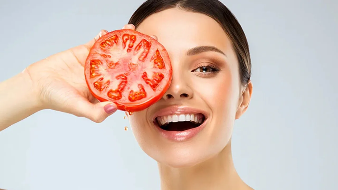 Tomato Face Pack for Tan Removal: স্কিনকেয়ারে টমেটো ব্যবহার করুন।