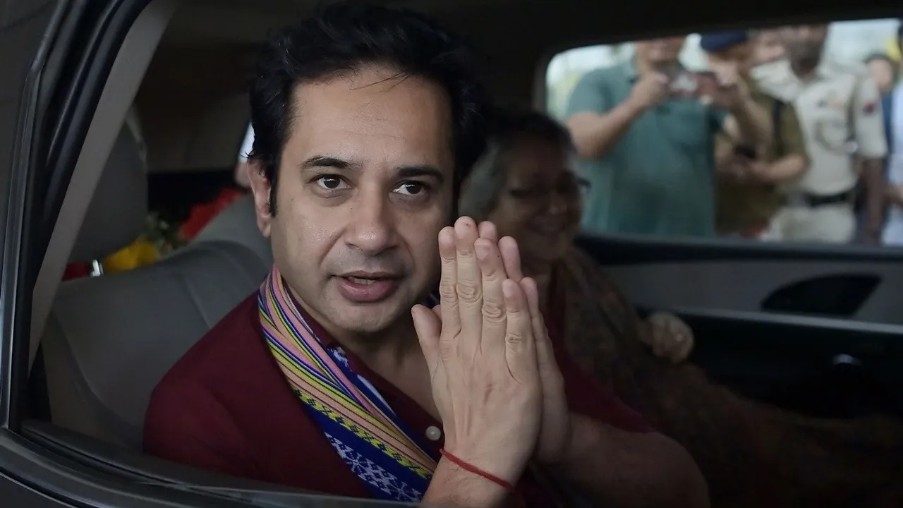 ripura Chakma সমাজ  সমাজপতি নির্বাচন ২০২৬  প্রদ্যুৎ কিশোর মানিক্য দেববর্মা  রাজবাড়ী প্রথা পুনরুজ্জীবিত  ত্রিপুরা উপজাতি স্বশাসিত জেলা পরিষদ  রাজ্য রাজপরিবার সম্মান  রৌপ্য মুদ্রা ও তলোয়ার  তিপ্রা মথা দল রাজনীতি  উত্তর পূর্ব রাজ্য নতুন জোট