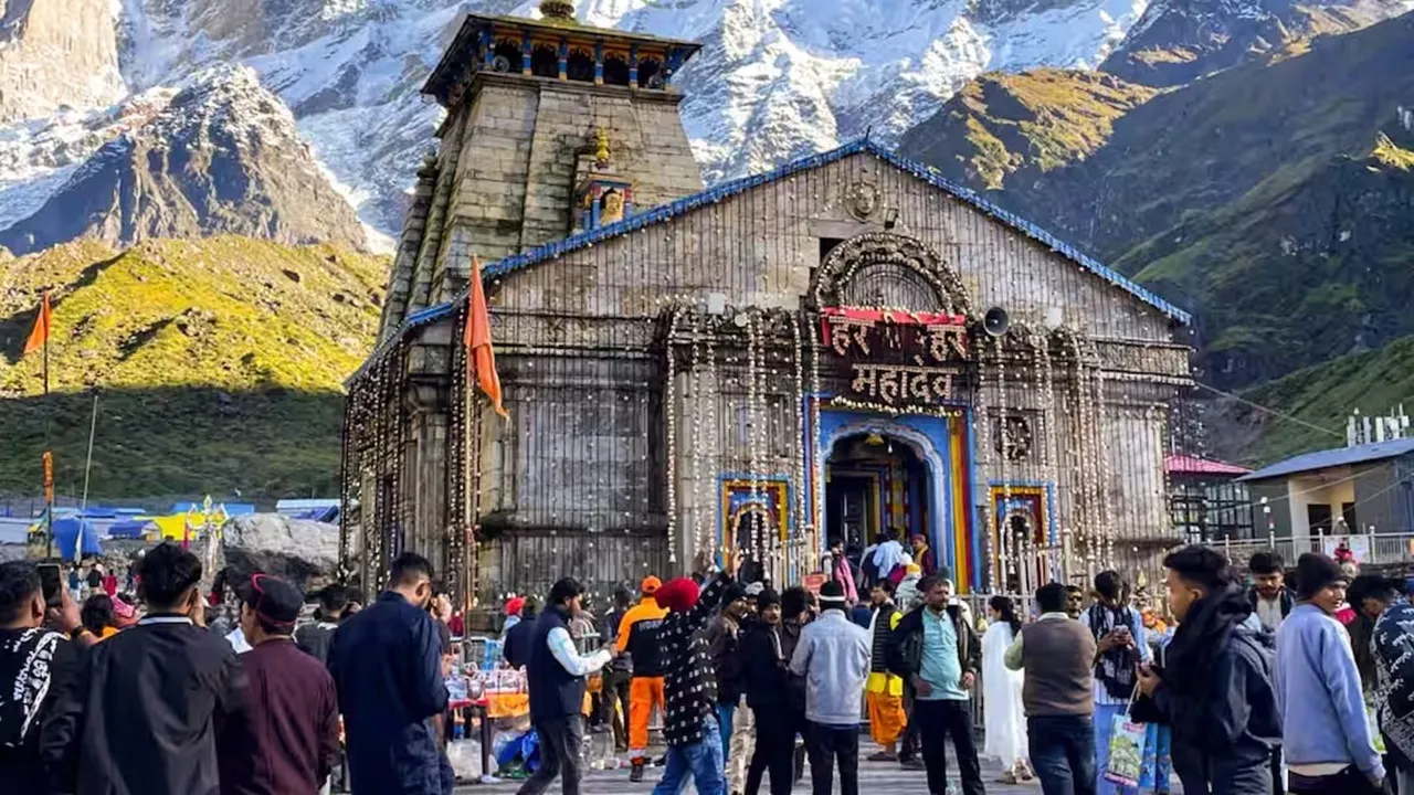 Char Dham Yatra mobile ban, Uttarakhand temple mobile phone ban, Kedarnath mobile ban, Badrinath mobile ban, Gangotri Yamunotri mobile ban, Char Dham Yatra rules 2026, Uttarakhand government decision, reels vlogs banned temples, BKTC decision, religious sanctity Char Dham