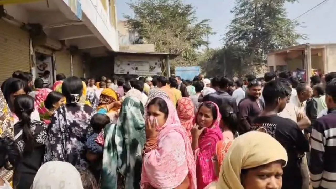 Murshidabad Bhagwangola Murder, Kuthibari Murder Suicide, Manik Bepari Case, West Bengal Family Suicide,Murshidabad Crime News, Bhagwangola Police, SDPO Biman Haldar, Triple Murder and Suicide, Bengal News Today,ভগবানগোলা খুনের ঘটনা, মুর্শিদাবাদ রহস্যমৃত্যু, মানিক বেপারী, কুঠিবাড়ি মৃত্যু সংবাদ