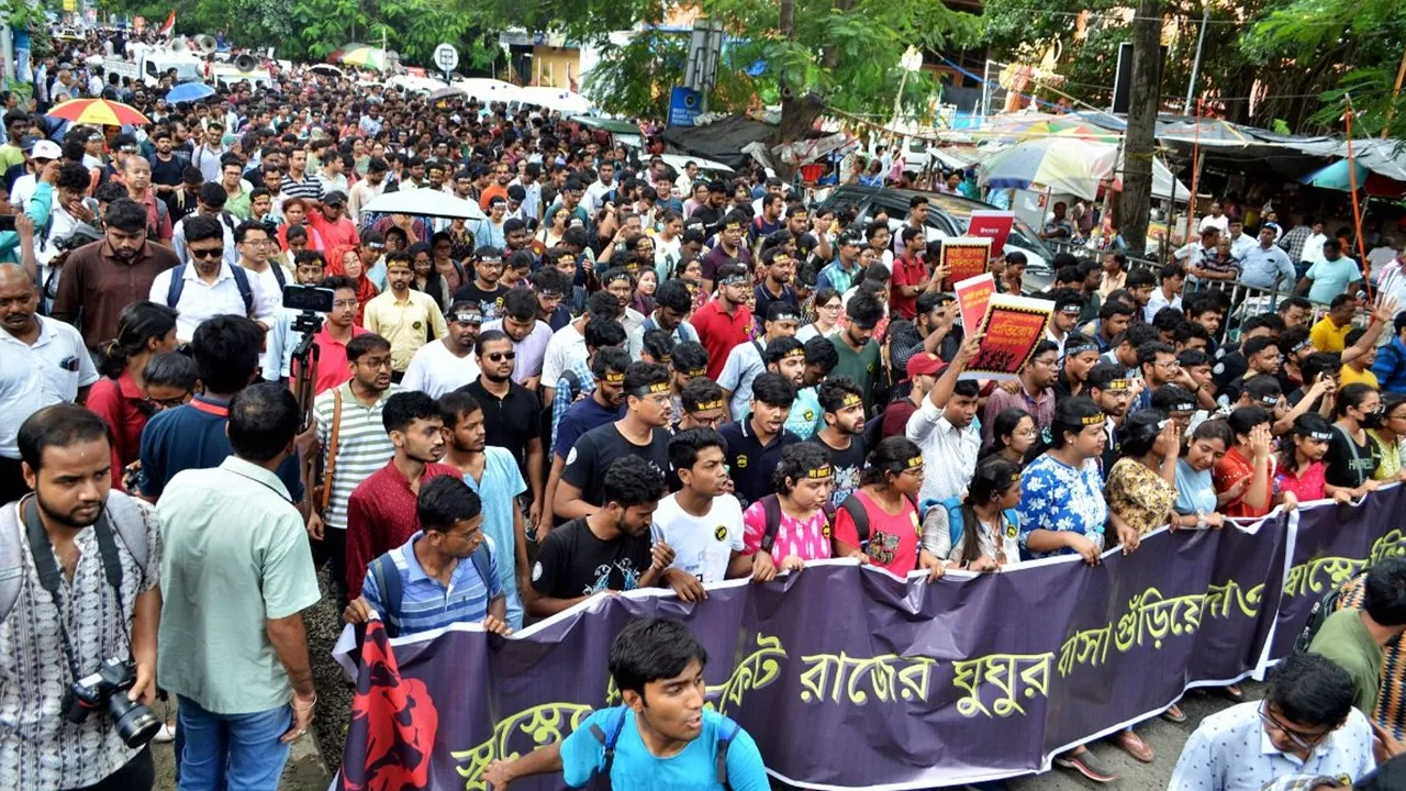 Junior Doctor's Protest, RG Kar Case, জুনিয়র ডাক্তারদের মিছিল, আরজি কর কাণ্ডের প্রতিবাদ