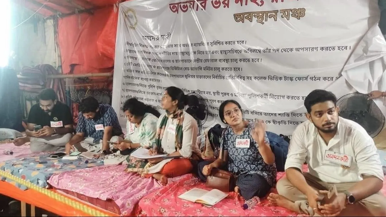 Junior Doctor's Protest, Doctor's Protest, Doctor's News, Protest Of Doctor's, Dharmatala, West Bengal, চিকিৎসকদের আন্দোলন, Bangla News, Latest Bangla News, News in Bangla, Bengali News, Latest Bengali News, News in Bengali