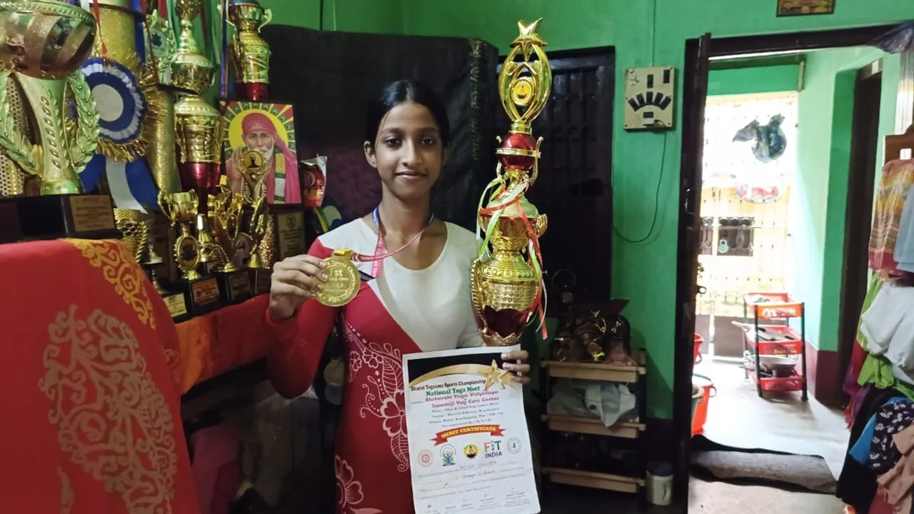 Malda, Ritika Sengupta,Gold Medal,Yoga, মালদা, ঋতিকা সেনগুপ্ত, যোগাসন প্রতিযোগিতা