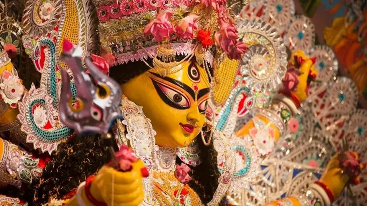Durga Puja 2024 Vastu Tips: মা দুর্গাকে নিবেদন করুন এই জিনিসগুলি