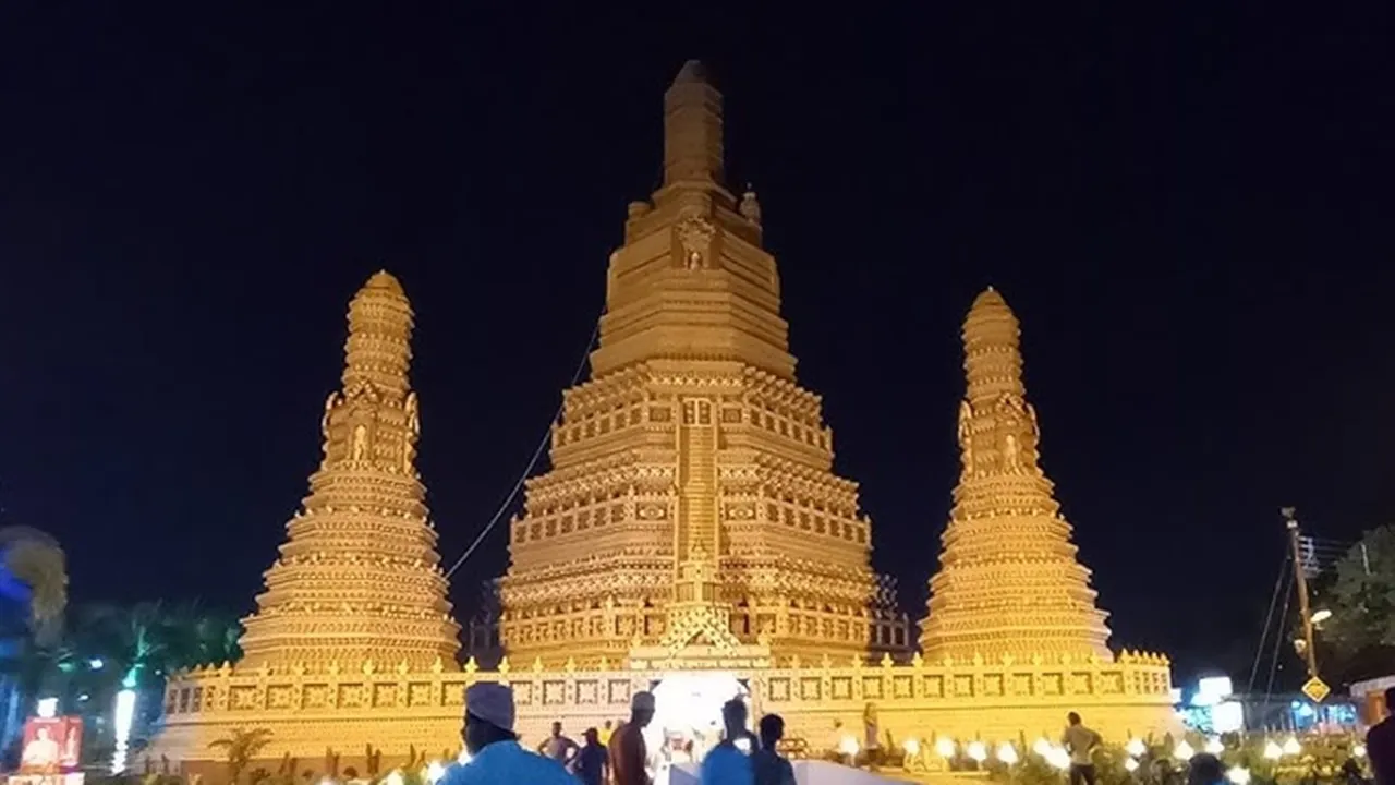 Kalyani ITI More Durga Puja 2024,arun wat, bangkok wat arun, Kolkata Durga Puja, কলকাতার দুর্গাপুজো, ওয়াট অরুণ মন্দির, কল্যাণী আইটিআই মোড়ের প্যান্ডেল, ব্যাংককের ওয়াট অরুণ মন্দির, kalyani luminous club wat arun temple,Kalyani ITI More Durga Puja,কল্যাণী আইটিআই মোড় দুর্গাপুজো ২০২৪, কল্যাণী আইটিআই মোড় দুর্গা পূজো ২০২৪