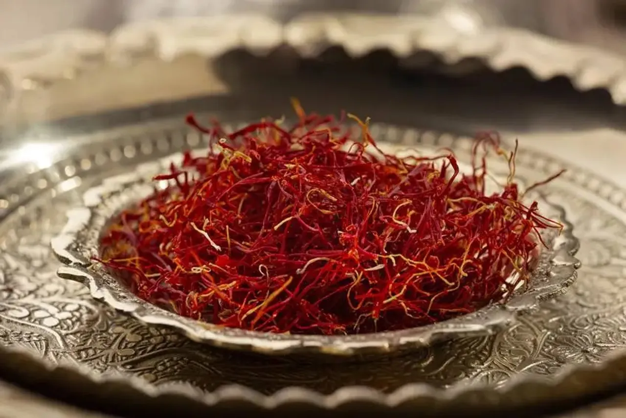 Red Gold of Kashmir, Price and relation with Iran