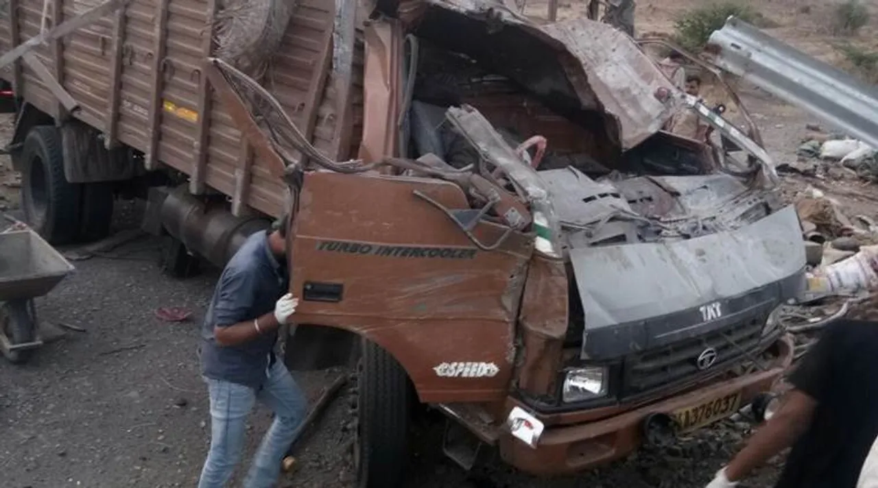 pune, accident, truck accident