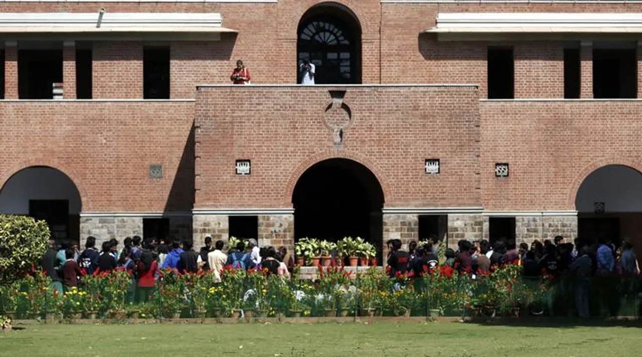 side St Stephens College to again ask Delhi University for autonomy. Express Photo by Amit Mehra. 25.02.2017. *** Local Caption *** Duta Teachers Protest in side St Stephens College to again ask Delhi University for autonomy.