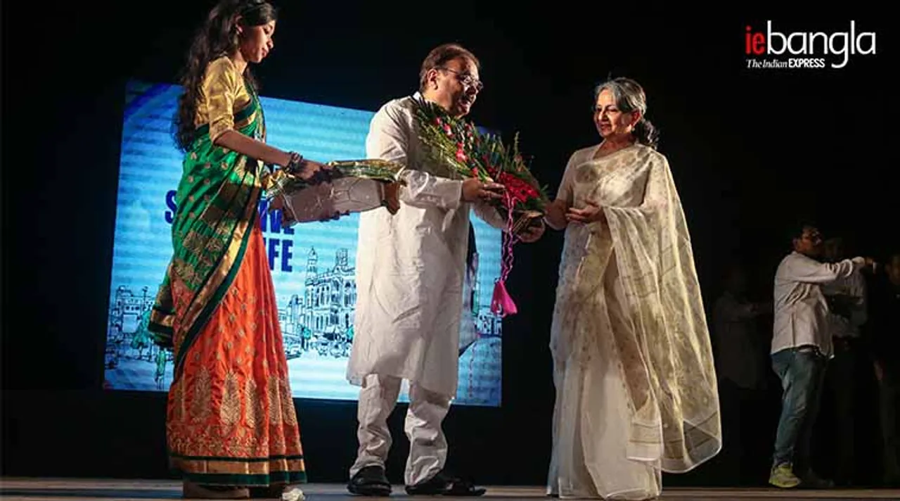 সেফ ড্রাইভ সেভ লাইভের অনুষ্ঠানে শর্মিলা ঠাকুর, সঙ্গে মদন মিত্র