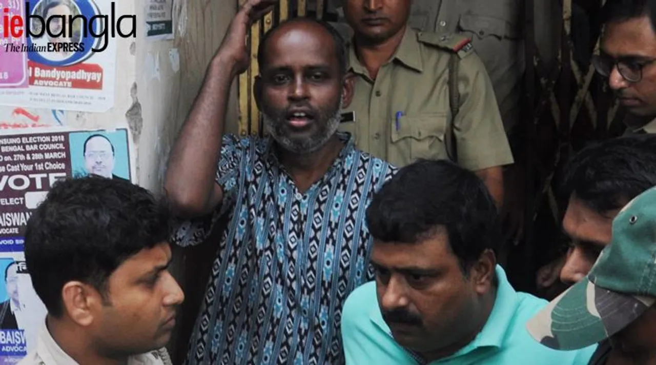alik chakrabarty shouting slogan at baruipur court on saturday June 2, 2018