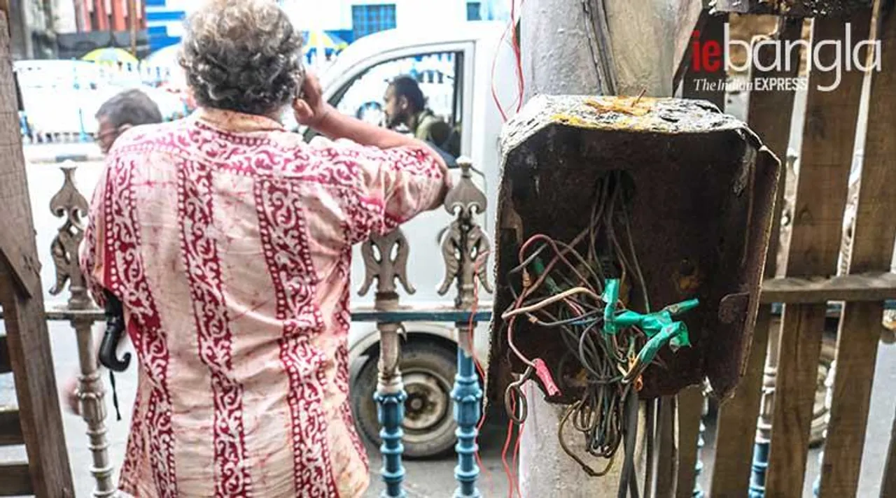 CESC unsafe electric Box Express photo Shashi Ghosh