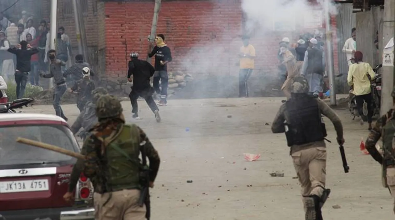 stone pelting after Eid paryers