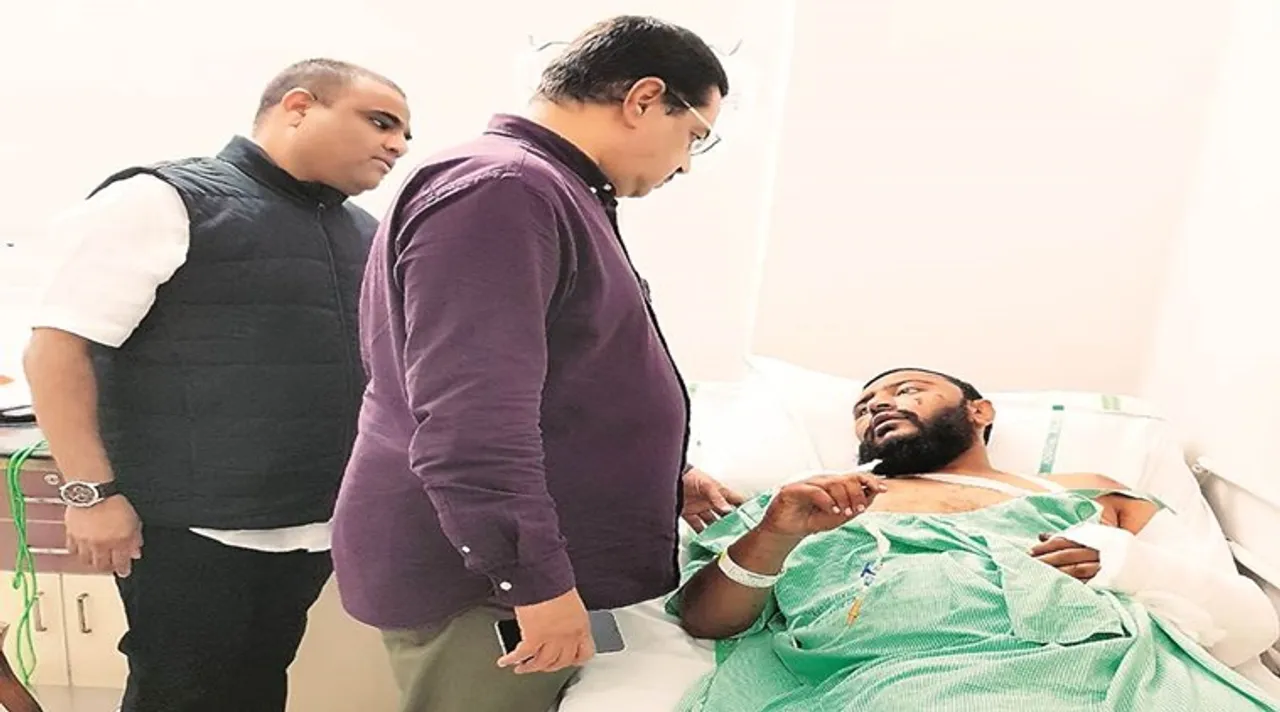 গণপিটুনিতে দু’জনের প্রাণ বাঁচিয়ে নায়ক কনস্টেবল