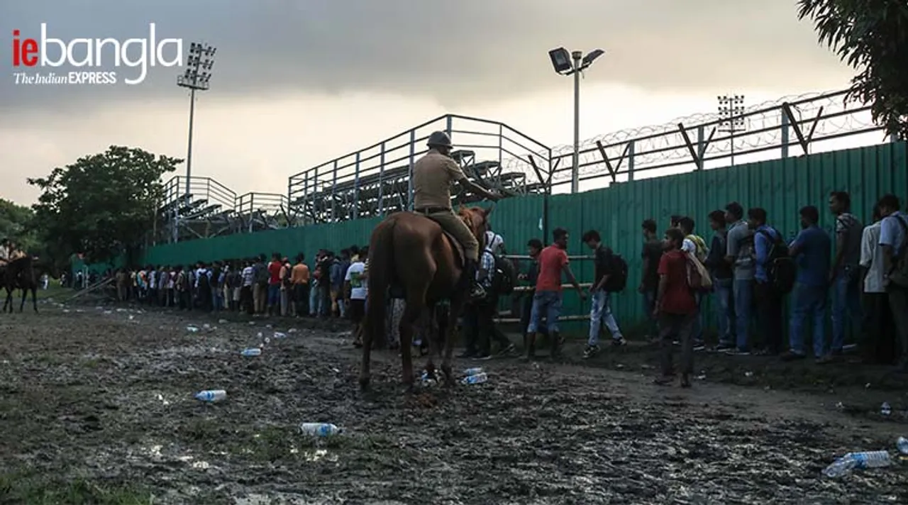 Mohanbagan Supporters collecting ticket at Mohanbagan Ground 1