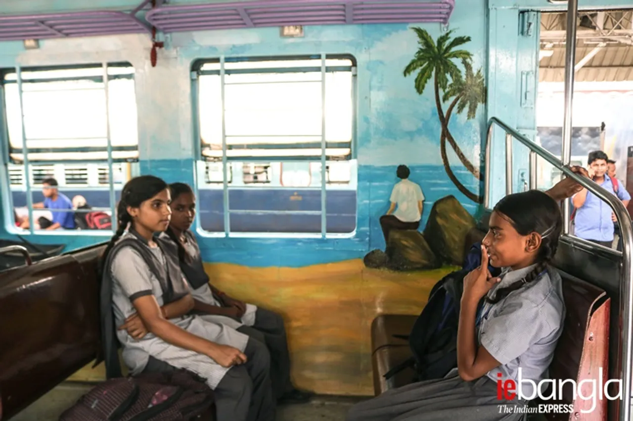 Train grafitti Express photo Shashi Ghosh
