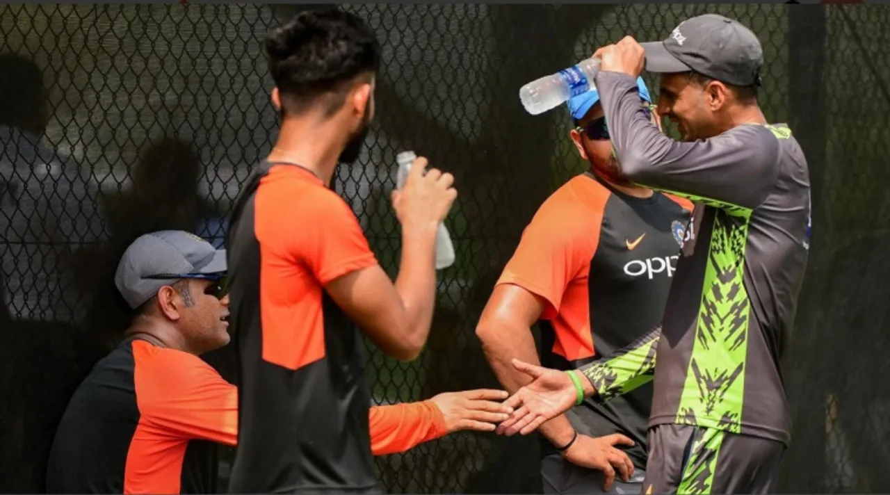 MS Dhoni and Shoaib Malik