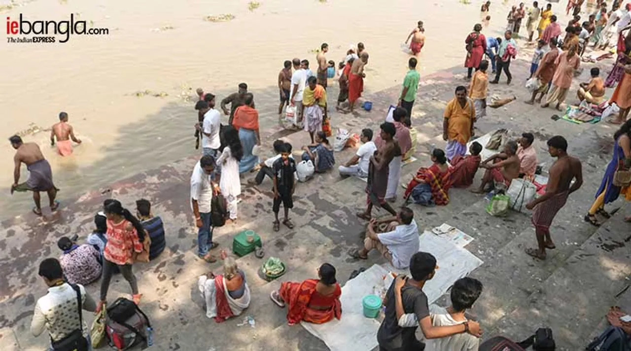Mahalaya tarpan in kolkata ganga ghat Express photo Shashi Ghosh