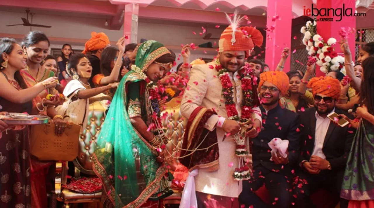 গুজরাতের মন্দিরে গাঁটছড়া বাঁধলেন হার্দিক প্যাটেল