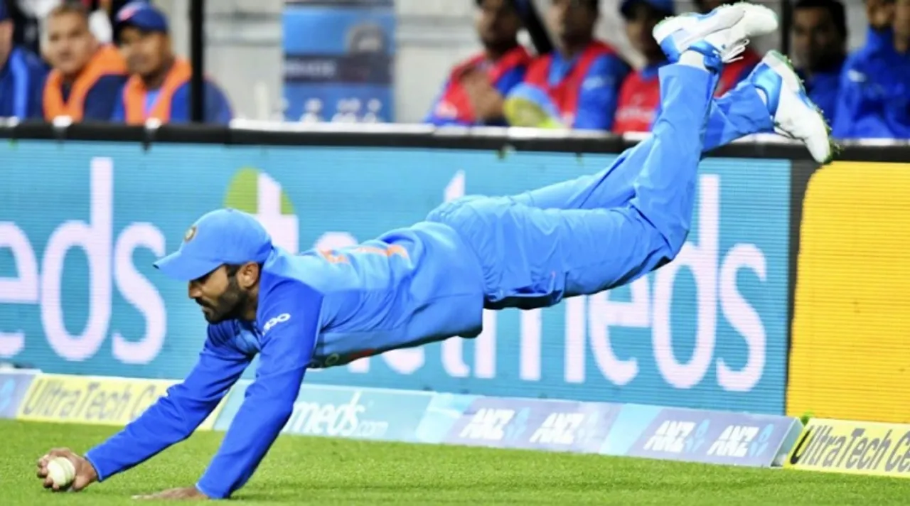 Dinesh Karthik spectacular catch
