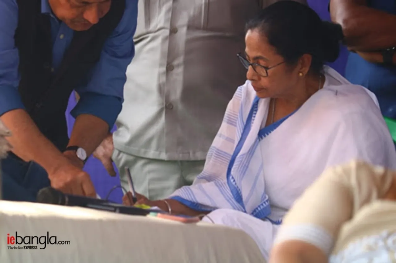 mamata dharna, ধর্নায় মমতা, মমতা
