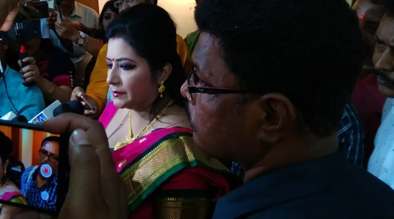 অনুষ্ঠানে গেরুয়া ছোঁয়া! শোভনকে নিয়ে মঞ্চ ছাড়লেন ‘প্রতারিত’ বৈশাখী