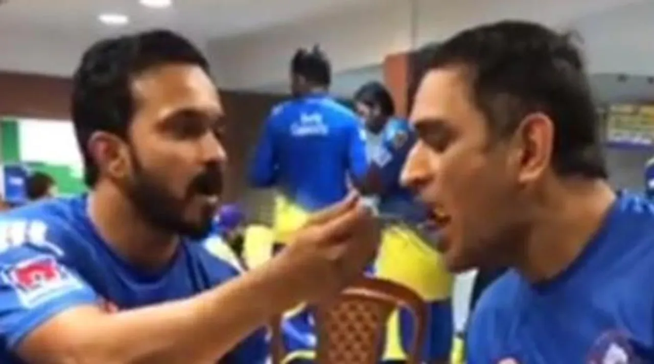 Kedar Jadav with MS Dhoni