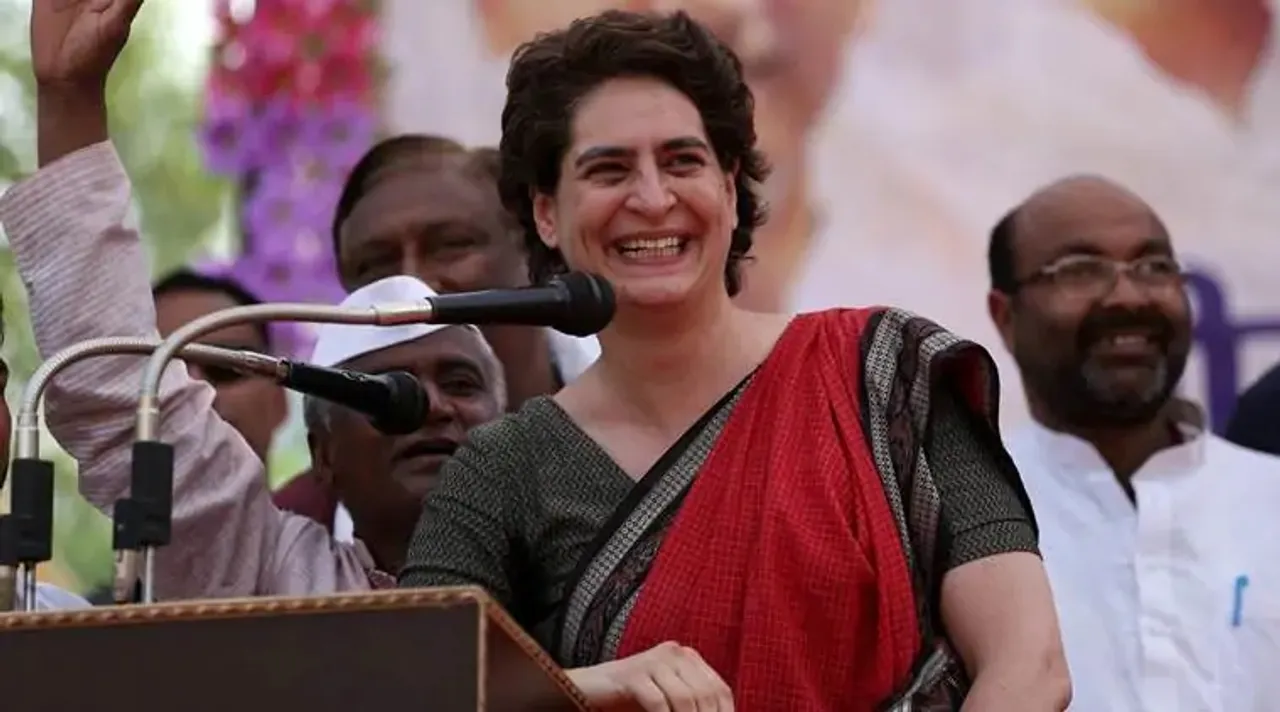 সভামঞ্চে কংগ্রেসের সাধারণ সম্পাদক প্রিয়াঙ্কা গান্ধী ভাদরা
