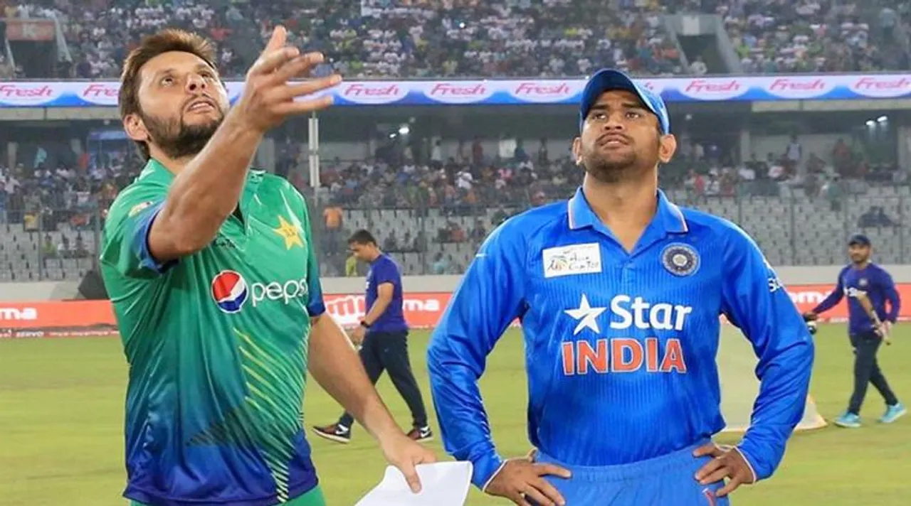 MS Dhoni and Shahid Afridi_759