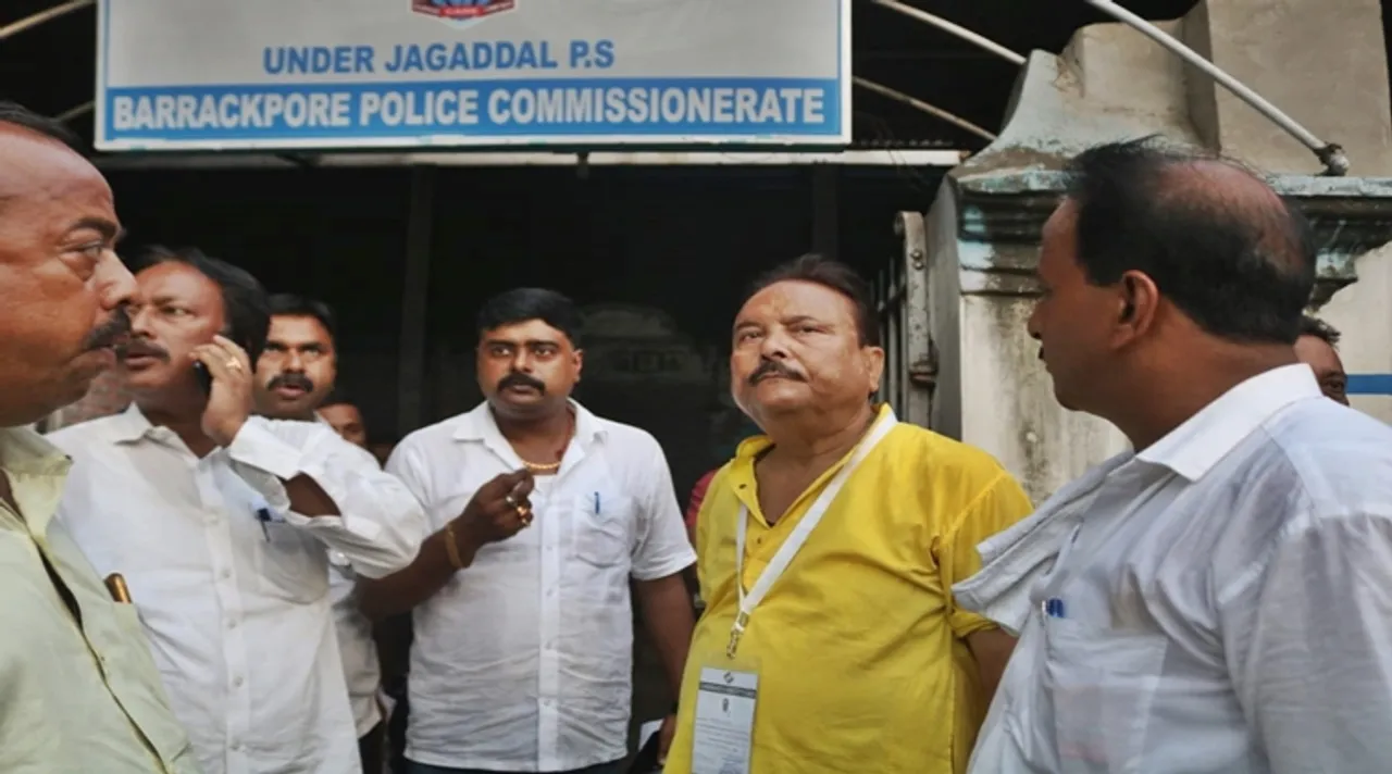 পরিস্থিতি খতিয়ে দেখতে ভাটপাড়ায় মদন মিত্র এক্সপ্রেস ফটো- শশী ঘোষ