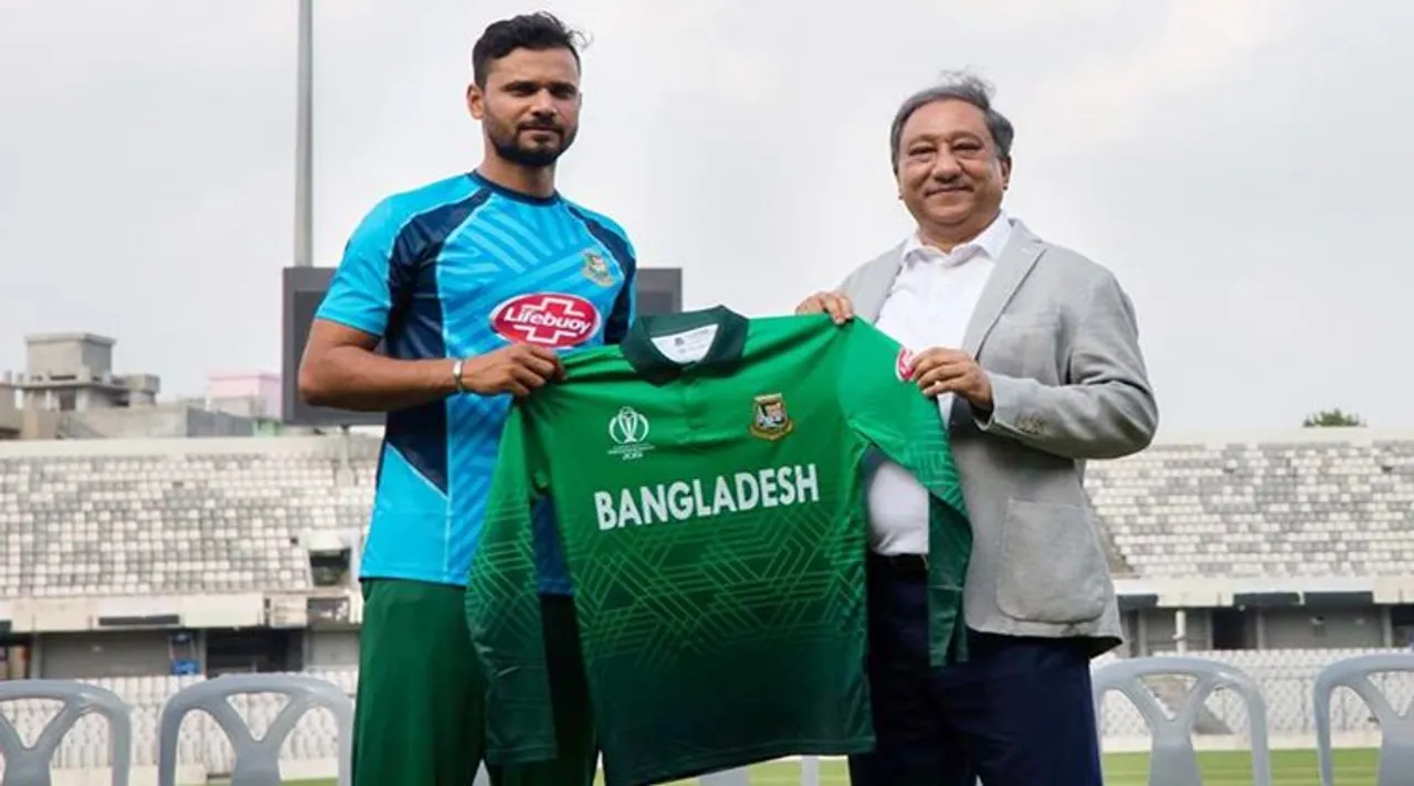 Mashrafe Mortaja with bcb president Najmul Hasan