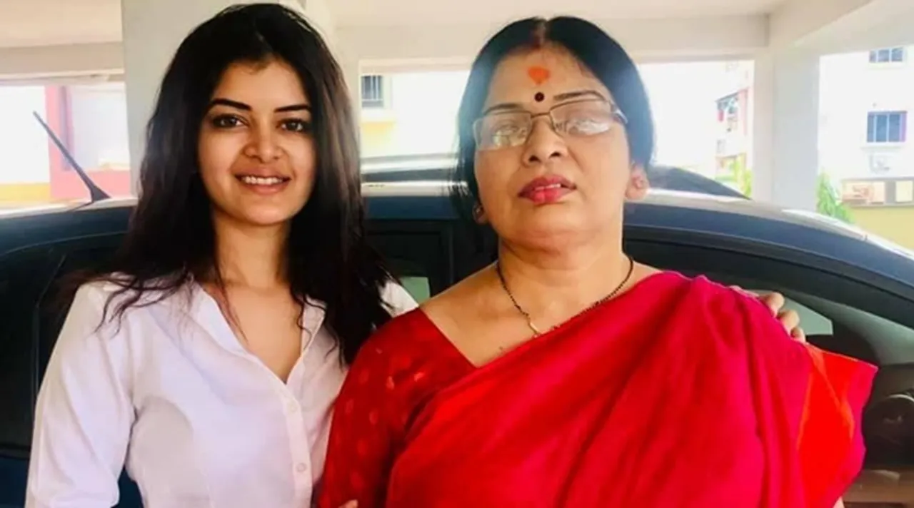 Bengali television actors with their mothers