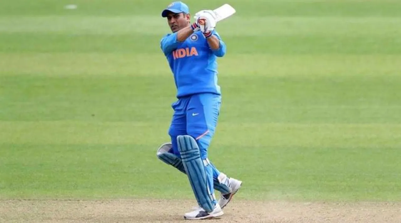 dhoni_lead