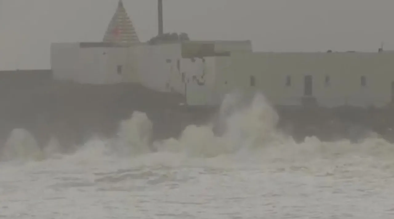 Vayu Cyclone Update, Vayu Cyclone Live, ঘূর্ণিঝড় বায়ু লাইভ আপডেটস