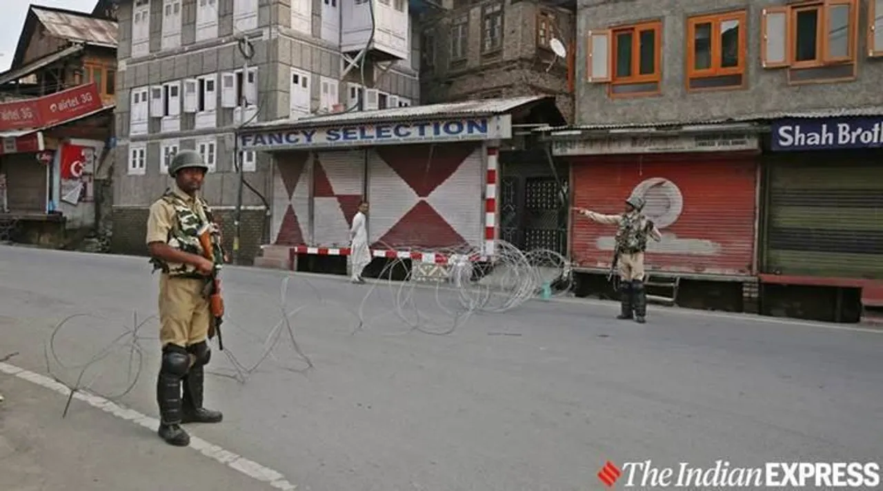 journalist detained in j k,সাংবাদিক আটক, journalist detained in kashmir, জম্মু কাশ্মীরের সাংবাদিক আটক, কাশ্মীরে সাংবাদিক আটক, greater kashmir journalist detained, গ্রেটার কাশ্মীরের সাংবাদিক আটক, jammu kashmir, জম্মু কাশ্মীর, j k news, জম্মু কাশ্মীরের খবর, article 370, ৩৭০ ধারা