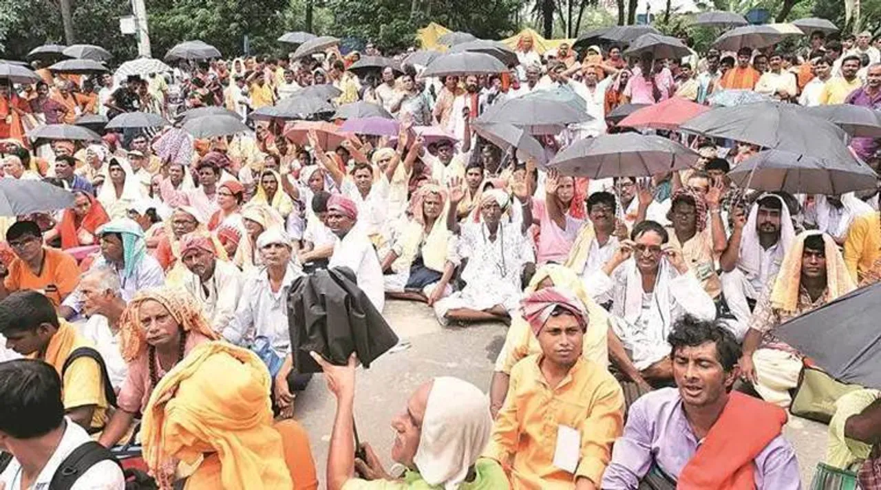 Hindu priests